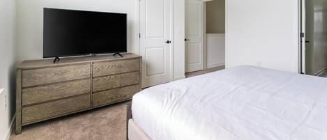 3 bedrooms, desk, iron/ironing board, WiFi