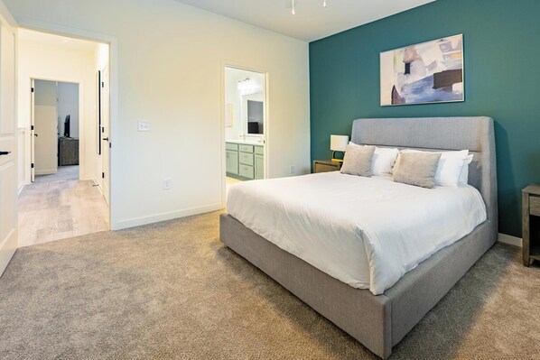 3 bedrooms, desk, iron/ironing board, WiFi