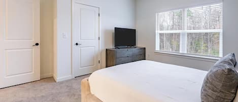 3 bedrooms, desk, iron/ironing board, WiFi