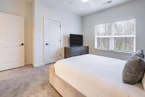 3 bedrooms, desk, iron/ironing board, WiFi