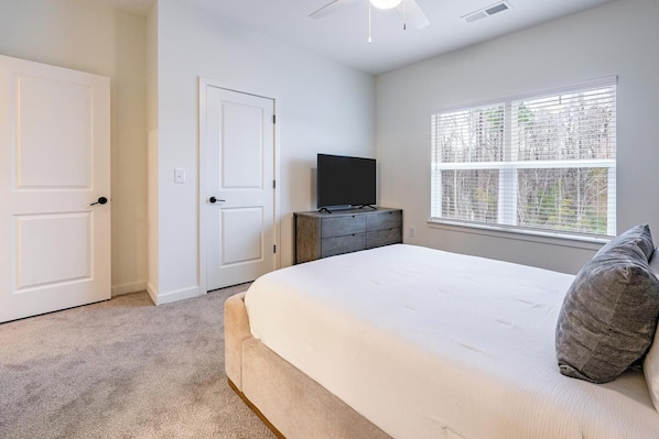 3 bedrooms, desk, iron/ironing board, WiFi