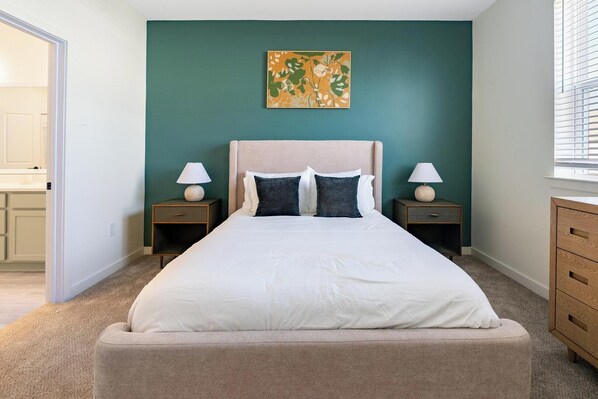 2 bedrooms, desk, iron/ironing board, WiFi