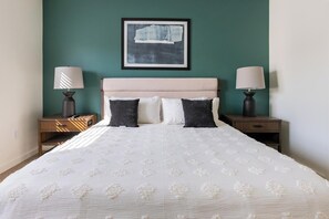 2 عدّة غرف نوم ومكتب ومكواة/لوح كي وواي فاي