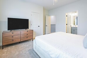 2 bedrooms, desk, iron/ironing board, WiFi