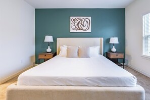 2 habitaciones, escritorio, tabla de planchar con plancha y wifi 