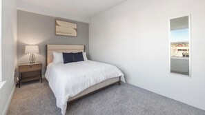 1 bedroom, desk, iron/ironing board, WiFi