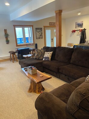 Smart TV, fireplace, video games
