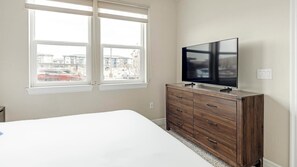 1 bedroom, desk, iron/ironing board, WiFi