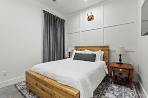 4 bedrooms, desk, iron/ironing board, free WiFi