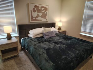 2 habitaciones, escritorio, tabla de planchar con plancha y wifi 