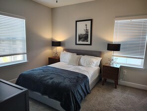 2 Schlafzimmer, Schreibtisch, Bügeleisen/Bügelbrett, WLAN