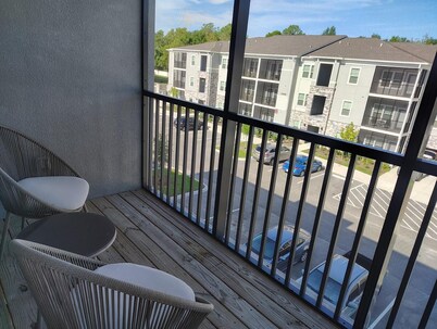 Landing | Chic 2BD, Pool, Gym