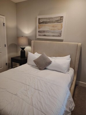2 habitaciones, escritorio, tabla de planchar con plancha y wifi 