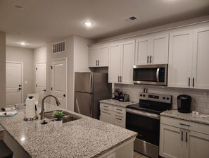 Kühlschrank, Esstisch