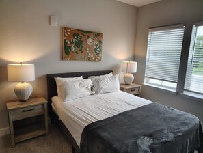 2 bedrooms, desk, iron/ironing board, WiFi