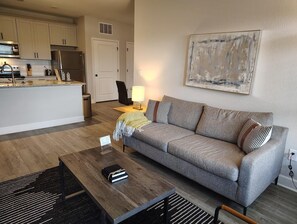 Smart TV - Landing | Incredible 1BD, Pool, Gym (Newberry)