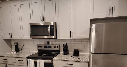 Landing | Chic 1BD, Gym, Pool