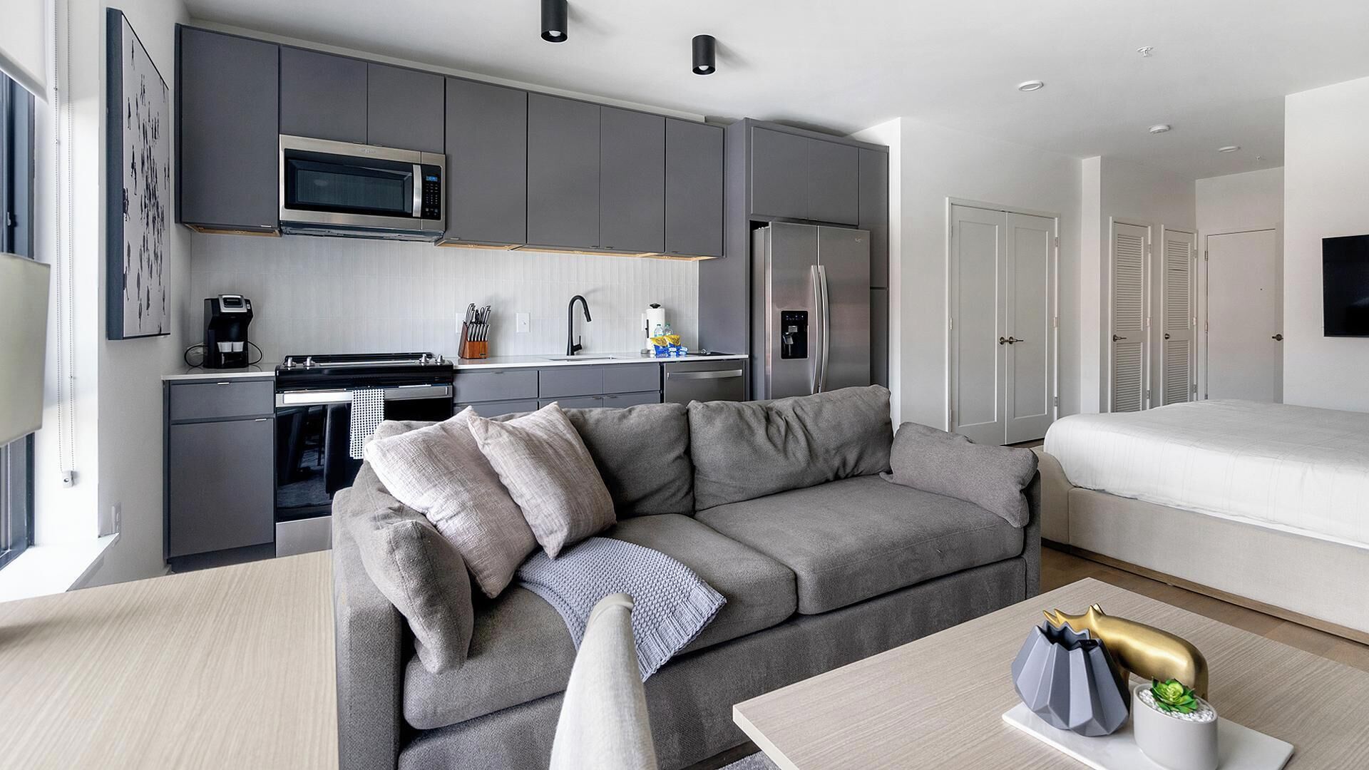 Bureau, fer et planche à repasser, Wi-Fi, draps fournis