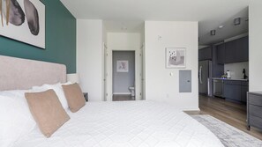 Desk, iron/ironing board, WiFi, bed sheets