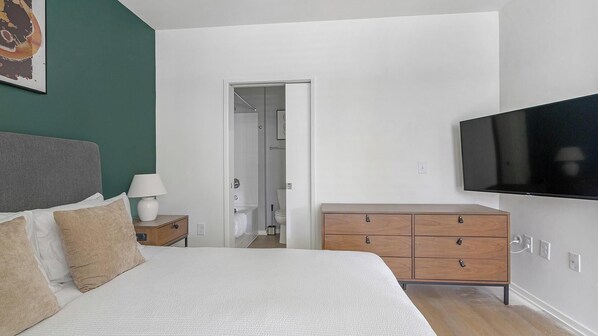 1 bedroom, desk, iron/ironing board, WiFi