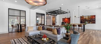 Landing | Stunning 1BD, Gym, Pool