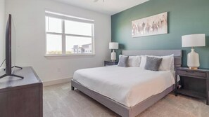 1 makuuhuone, työpöytä, silitysrauta/-lauta, Wi-Fi