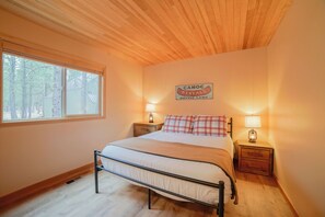 3 bedrooms, iron/ironing board, WiFi, bed sheets - Black Butte Ranch House 036 (Black Butte Ranch)