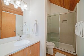 Hårtork och handdukar