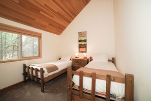 3 chambres, fer et planche à repasser, Wi-Fi, draps fournis