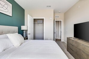 2 Schlafzimmer, Schreibtisch, Bügeleisen/Bügelbrett, WLAN