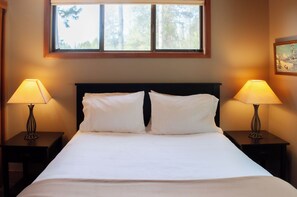 2 bedrooms, iron/ironing board, WiFi, bed sheets - Black Butte Ranch Country House 075 (Black Butte Ranch)