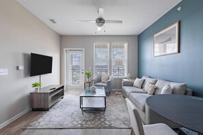 Smart TV - Landing | Modern 2BD, Clubhouse, Gym (Florence)