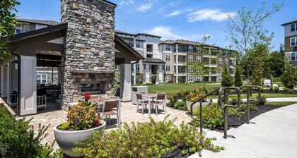 Landing | Incredible 2BD, Clubhouse, Yoga Studio