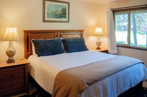 3 bedrooms, iron/ironing board, WiFi, bed sheets - Black Butte Ranch Golf Home 010 (Black Butte Ranch)