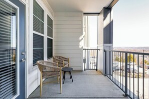 Terrace/patio - Landing | Modern 1BD, Pool, Gym (Covington)