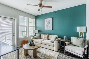 Smart TV - Landing | Beautiful 1BD, Clubhouse, Pool (Fort Wright)