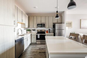 Unclassified image, 2 of 23, button