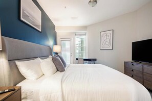 1 bedroom, desk, iron/ironing board, WiFi - Landing | Spectacular 1BD, Pool, Gym (Covington)