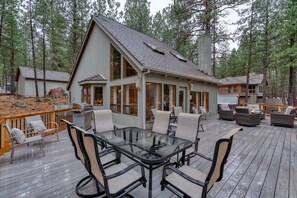 Outdoor dining - Black Butte Ranch Glaze Meadow 085 (Black Butte Ranch)
