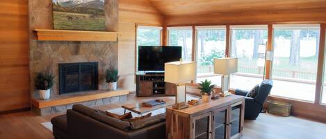 Télévision, cheminée