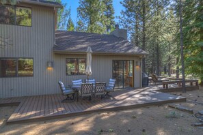 Outdoor dining - Black Butte Ranch Glaze Meadow 399 (Black Butte Ranch)