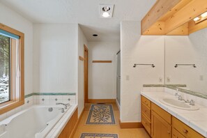 Séchoir à cheveux, serviettes fournies