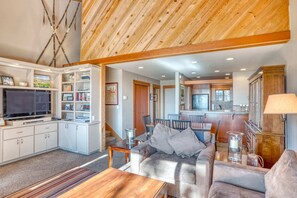 Télévision, cheminée