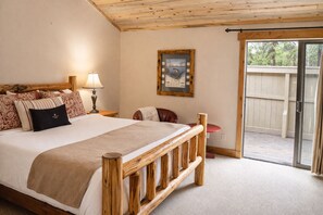 1 bedroom, iron/ironing board, WiFi, bed sheets - Black Butte Ranch Lodge Room 003 (Black Butte Ranch)