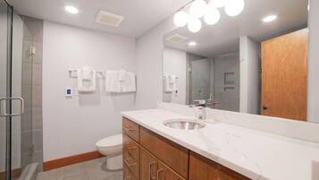 SĂšche-cheveux, serviettes fournies