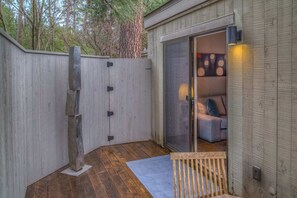 Terrace/patio - Black Butte Ranch Lodge Room 006 (Black Butte Ranch)