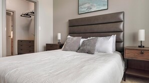 1 slaapkamer, een bureau, een strijkplank/strijkijzer, wifi