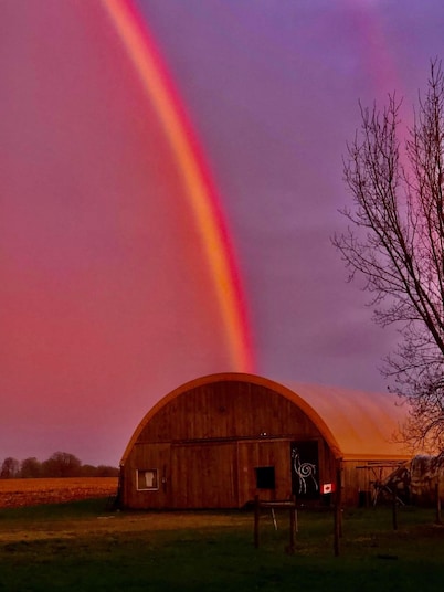 Enjoy a Rustic Farm Stay on our Agri-Tourism & Wellness Farm! Cozy Space for two