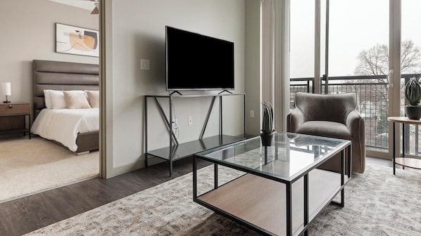 1 habitación, escritorio, tabla de planchar con plancha y wifi