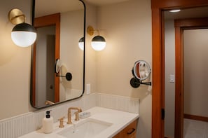 Hair dryer, towels